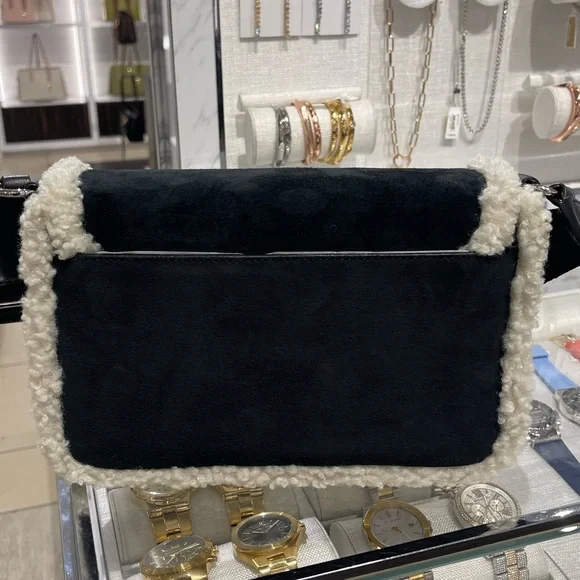 MICHAEL KORS Bradshaw Medium Suede and Faux Shearling Messenger Bag
Black
NWT - Picture 8 of 16
